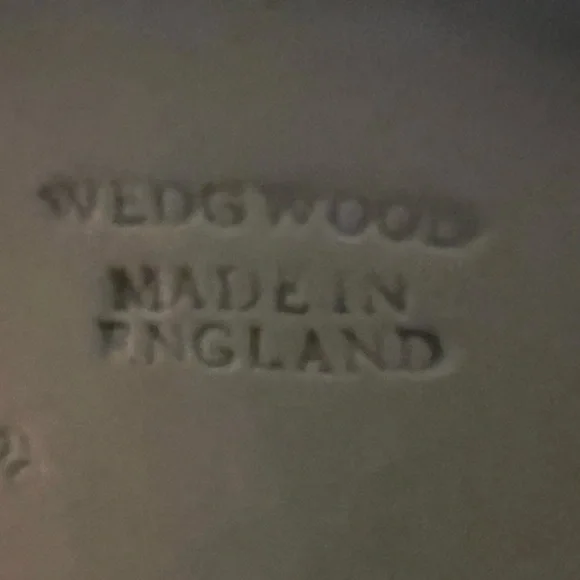 Wedgwood Jasperware Embossed Trinket Dish with Cherub & Lion in Sage Green. - Picture 3 of 3